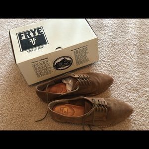Practically NIB Frye Delia Oxfords Sz 9